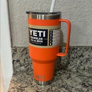 YETI Rambler 42 oz Mug with Straw Lid - Vibrant Orange